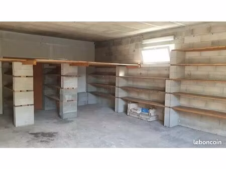 local garage entrepôt débarra hangard