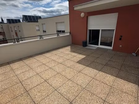 loue grand t2 meublé avec garage et terrasse