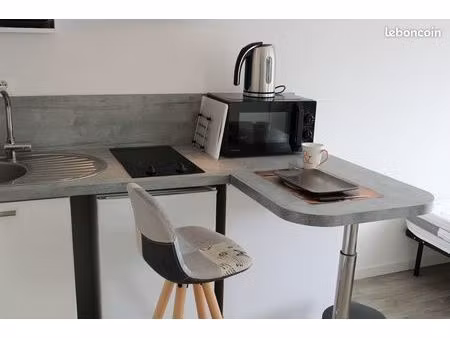 logement lumineux  très proche rond point de paris