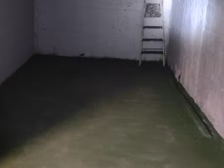 location en box fermé 13m² au centre ville des lilas rue de paris