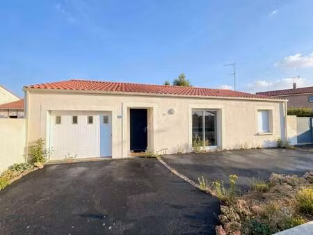 vente maison aux brouzils (85260) : à vendre / 86m² les brouzils