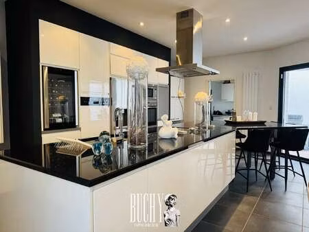 vente maison aux sables-d'olonne (85100) : à vendre / 260m² les sables-d'olonne