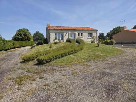 vente maison à sainte-flaive-des-loups (85150) : à vendre / 85m² sainte-flaive-des-loups