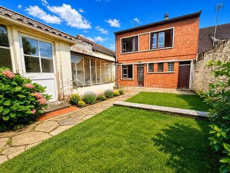 maison de village de 100 m² à estrees-saint-denis