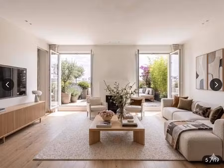 * retour à la vente - etage eleve - 4 pieces - exterieur 20m2 + parking - proximité gare c