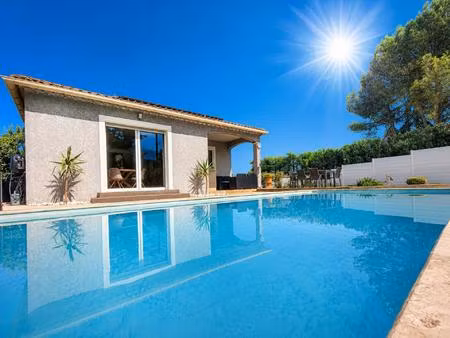 maison connectée et quasi autonome avec piscine