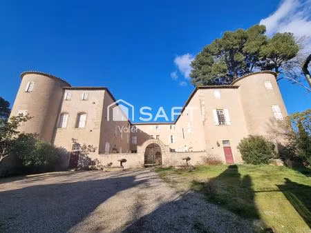 château historique à lézignan-la-cèbe