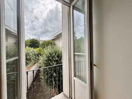 saint-seurin - t2 duplex rénové au calme  sans vis-à-vis
