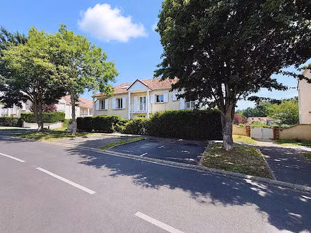 vauréal appartement 2 pièces 37 m2 carrez  44m2 utiles + 1 balcon + 1parking s.sol.