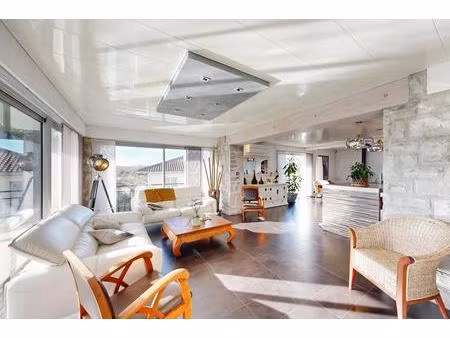 t5 de plain pied avec garage et piscine 154 m²