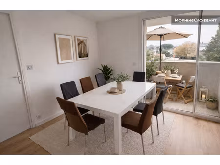 t4 lumineux avec balcon à bagatelle