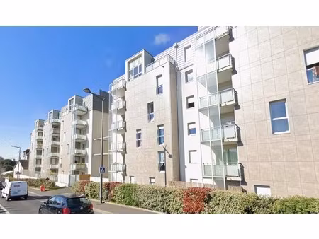 t2 avec balcon et parking - tours
