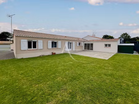 maison familiale parfaitement entretenue avec extension récente  jardin d'hiver et terrain