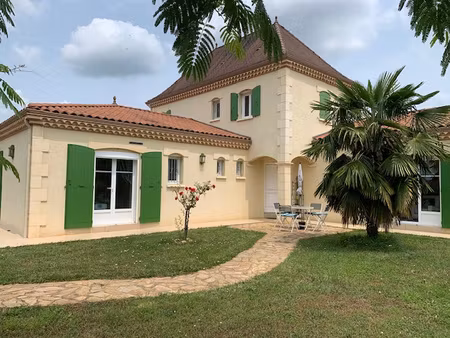 maison individuelle (env 227m2) et familale -5 chambres  à l
