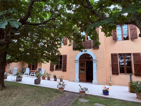 propriété 358 m2 à vendre -avec 7700 m2 de parc - maison 8 pièces de 234 m2  gîte de 124 m