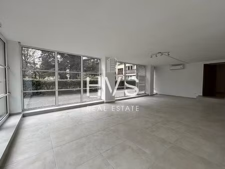 location local professionnel 50m²
