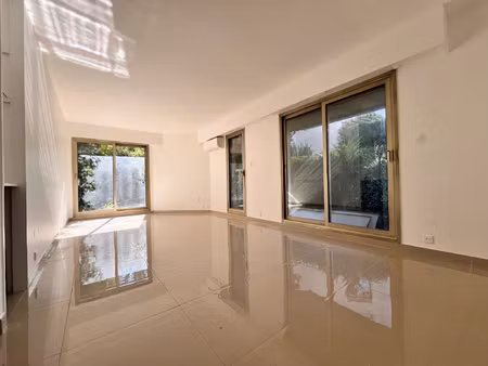 location appartement 1 pièce 42m² le cannet 06110
