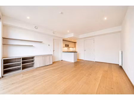 rez-de-chaussée à vendre à place olivier strebelle 3/2 uccle (vbe30441)