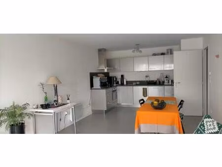 à louer appartement t3 de 71 39 m² avec terrasse  jardin  cellier et stationnement