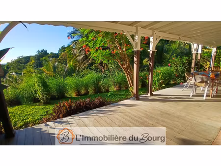 deshaies-appartement en rez de jardin-vue mer-2 chambres