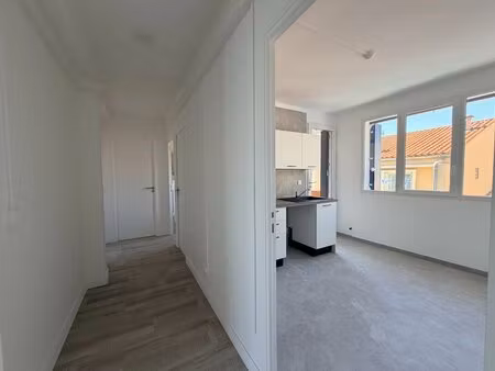 à louer – grand t2 neuf avec deux balcons – centre-ville de la seyne-sur-mer