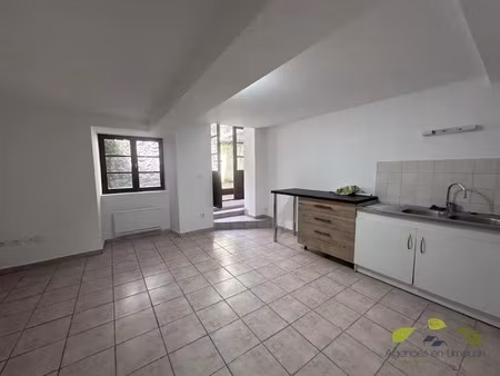 location appartement 2 pièces 35 m² à saint-léonard-de-noblat (87400)