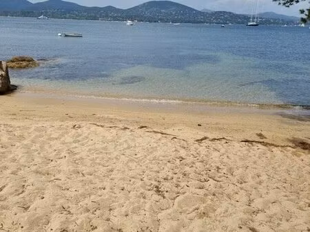 off market gassin villa pieds dans l'eau