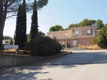 location appartement 4 pièces 93 m² à laudun-l’ardoise (30290)
