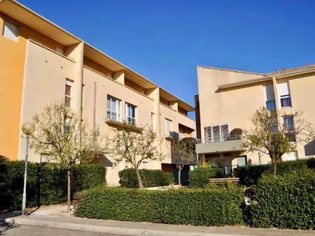 location appartement 4 pièces 78 m² à les angles (30133)