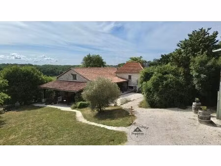 complex des gites avec piscine et 2 hectares