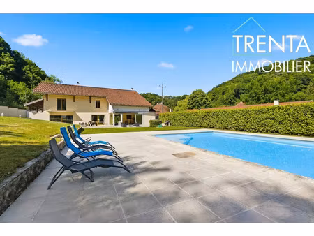 vente villa 6 pièces 250 m² à saint-geoire-en-valdaine (38620)  495 000 €