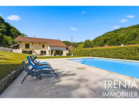 vente villa 6 pièces 250 m² à saint-geoire-en-valdaine (38620)  535 000 €
