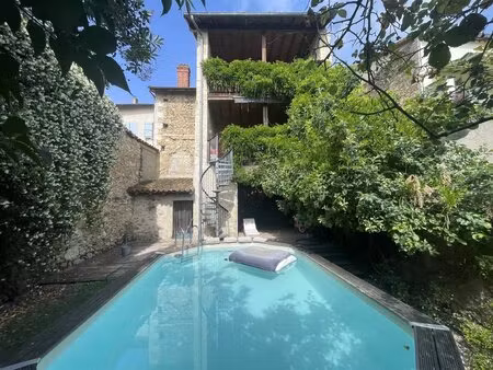 belle maison de ville avec studio indépendant  jardin et piscine