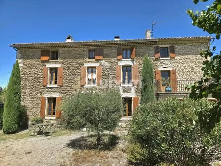 propriété familiale coeur de village avec piscine