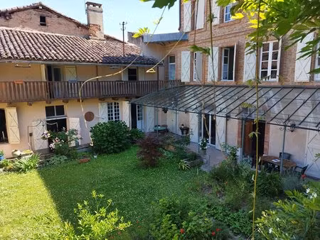hôtel particulier au centre de moissac 82