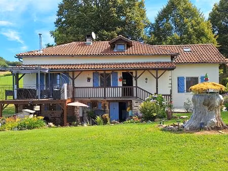 magnifique maison en pierre sur 25 000 m2 et vue imprenable