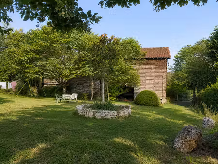maison en pierre avec gîte et 3 6 hectares