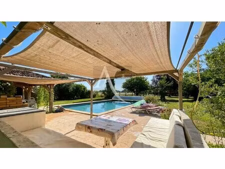 maison avec dépendances  piscine et terrain plat - 3 chambres - 1 bureau