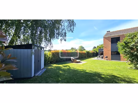 maison rénovée de 137 m2 de 7 pièces avec jardin