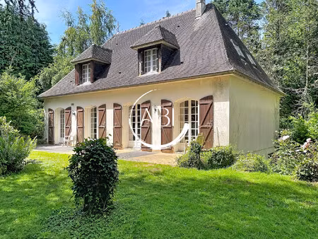 propriété avec maison  dépendance et 8 825 m² de terrain à