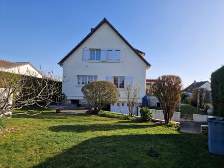maison traditionnelle de 215 m2 avec sous-sol total