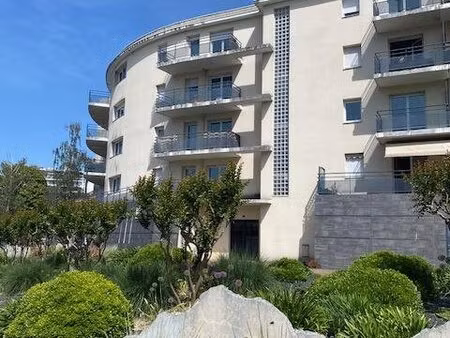 appartement t1bis 38 m² avec parking sécurisé