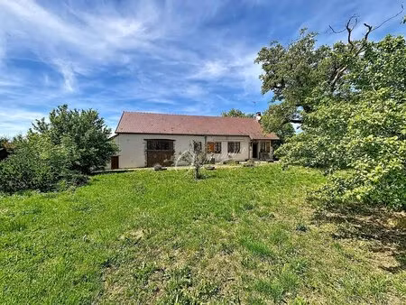 secteur liernais  maison à rafraîchir avec jardin