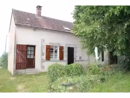 sur l'axe st benin d'azy-chatillon en bazois  maison ancienne