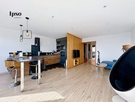 appartement 4 pièces traversant de 85 m² avec grand balcon et garage