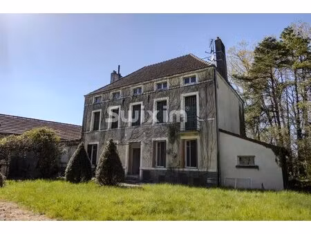 belle maison de maitre au bord de saone