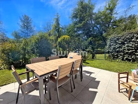 t3 duplex avec terrasse au calme.