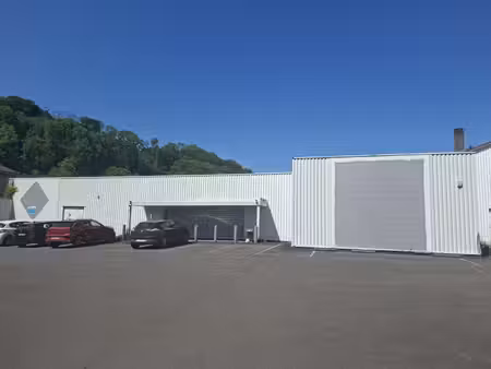 location local commercial