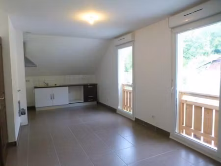appartement t2 au 1er étage d'une maison de village