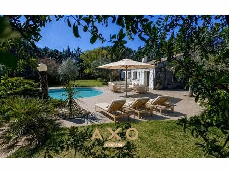 jouques villa t8 de plain-pied studio indépendant piscine jacuzzi 3 garages 990 000